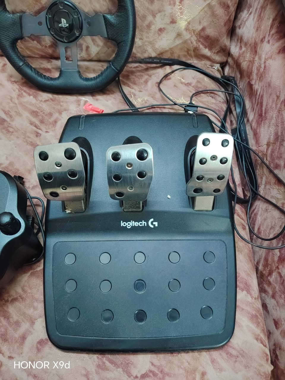 سلام عليكم g29 نظيف وشغال كامل ملحقات ابيع
مكاني بغداد  سعر 220 الف وبي مجال 
***********
