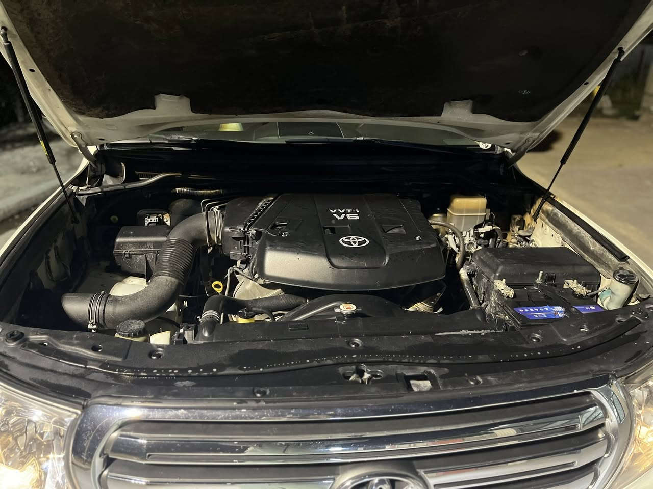 السلام عليكم لاند كروزر 2011  GX.R.  
فتحة
بصمة 
حساسات امامية خلفية
الدواخل جدد 
سعة المكينة  4000 (6v)
السيارة رقم اربيل بأسم كردي

موقع السيارة البلديات حي التجار مقابيل الامن العامة شارع العارضة 
للأستفسار ***********
