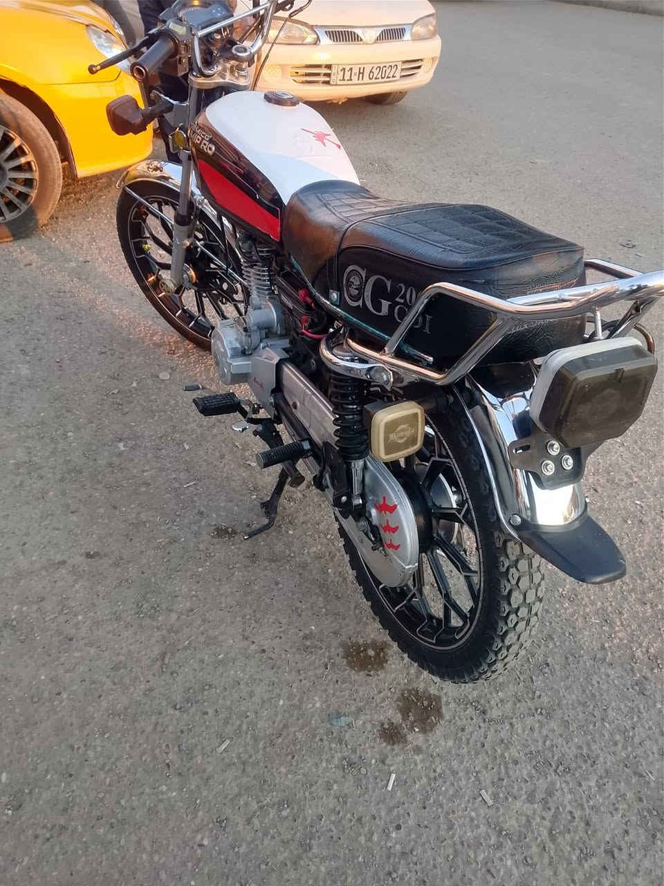 السلام عليكم دراجه للبيع مكينه كفالة نقص باتري وصفاحيه اليسار دراجه خير من الله المكان المقداديه السعر ٦٥٠ وبي مجال الرقم *********** موديل ٢٤
