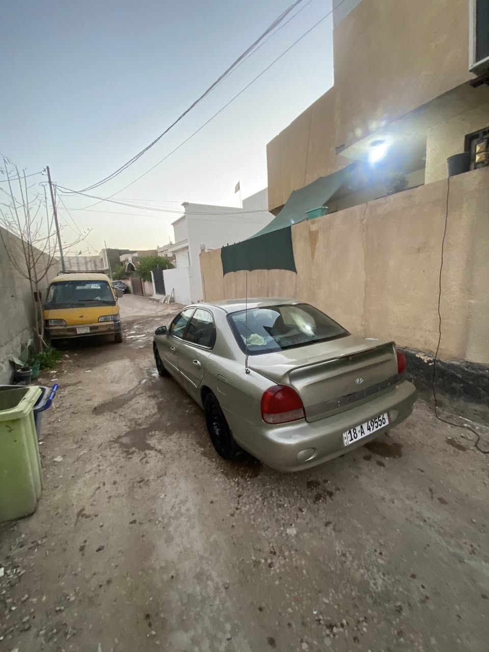 السلام عليكم اخوان سياره سوناتا موديل 2000 مصبوغه عام جاهزة السياره تبريد كير اوتوماتيك محرك اربعه سلندر اصل بانزين تخم تاير جديد وباتري جديد كهرباىيات شغاله رقم انكليزي باسمي تحويل باي وقت 
مكاني حله مركز المدينه
السعر 47 وبيه مجال 
الرقم ***********
