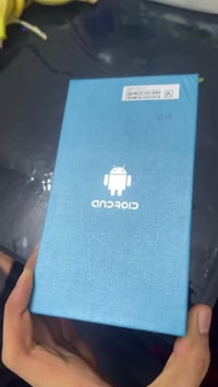 ذاكرة ٣٢ • شاحن وسماعات • كفر وشاشة