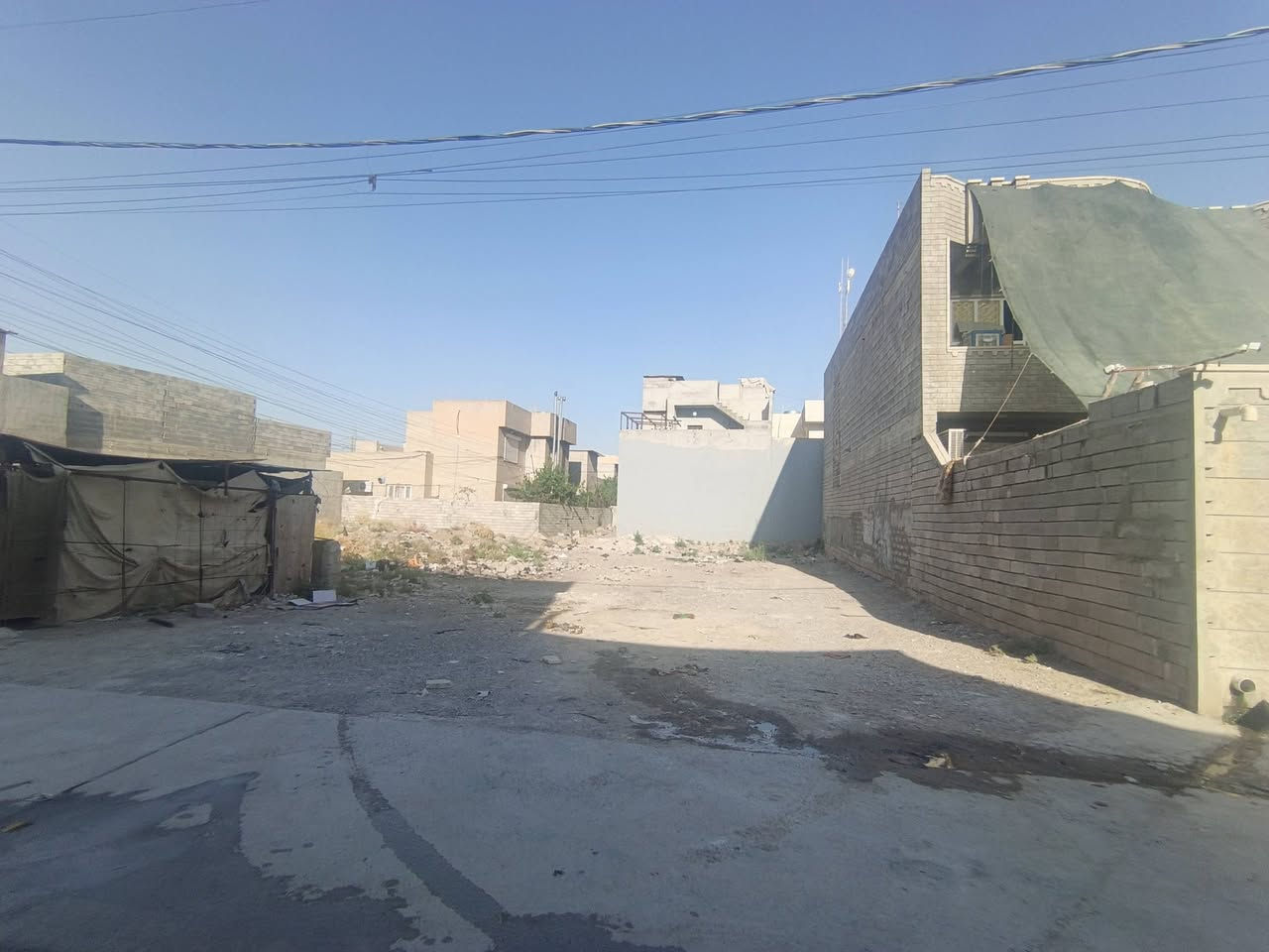 (السلام عليكم)
هل تبحث عن المكان الأنسب لبناء منزل أحلامك؟ نعرض لكم قطعة أرض مميزة في تقطيع فياض، تتمتع بمواصفات هندسية مثالية تضمن لك واجهة عريضة وتصميماً مريحاً.

المساحة: 286 متر مربع.

الأبعاد: واجهة 11 متر × نزال (عمق) 26 متر.

الموقع: تقطيع فياض مقابيل المزرعه(منطقة سكنية هادئة وواعدة).
أبعاد هندسية ممتازة: الواجهة العريضة (11 متر) تمنحك حرية أكبر في تصميم واجهة المنزل وتوزيع الغرف بشكل مريح.

جاهزية البناء: الأرض مستوية ومناسبة تماماً للمباشرة بوضع المخططات الهندسية. (مع وصل بلديه) 

بيئة سكنية: موقع يجمع بين الهدوء وقرب الخدمات الأساسية

للاستفسار أو المعاينة الميدانية، يرجى التواصل معنا:

📞 رقم الهاتف:(***********)👤 ***********اسيا
