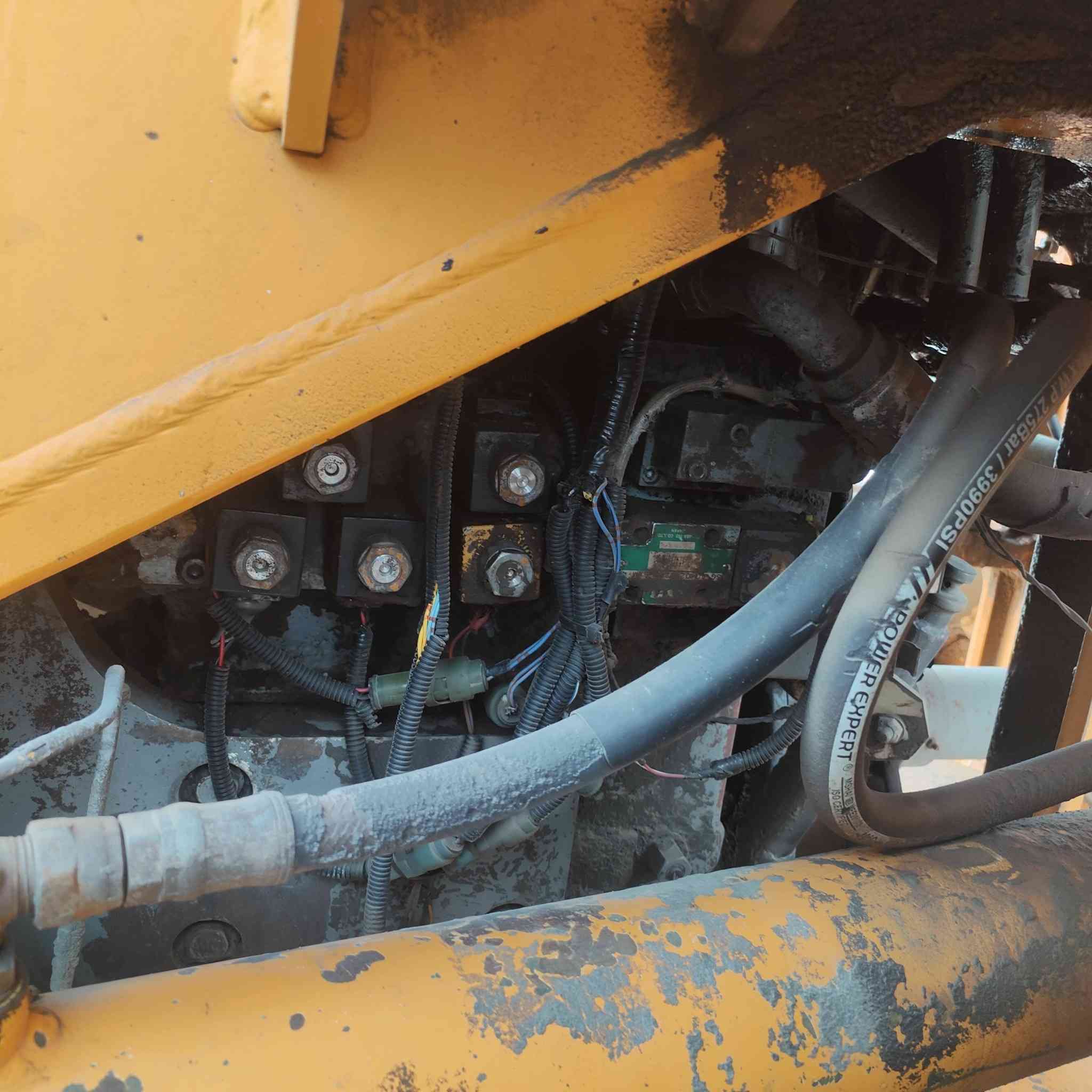 سلام عليكم 
شفل كاوسكي وارد ياباني حجم ٩٧ موديل ١٩٩٦ ارقام وسنويه بصره تحويل 
محرك انكجتر مشتغله المكينه ٤٣ الف ساعه 
بيها ضعف بالكير فقط  بس شغاله ماناقصها شي 
مكاني البصرة /***********
