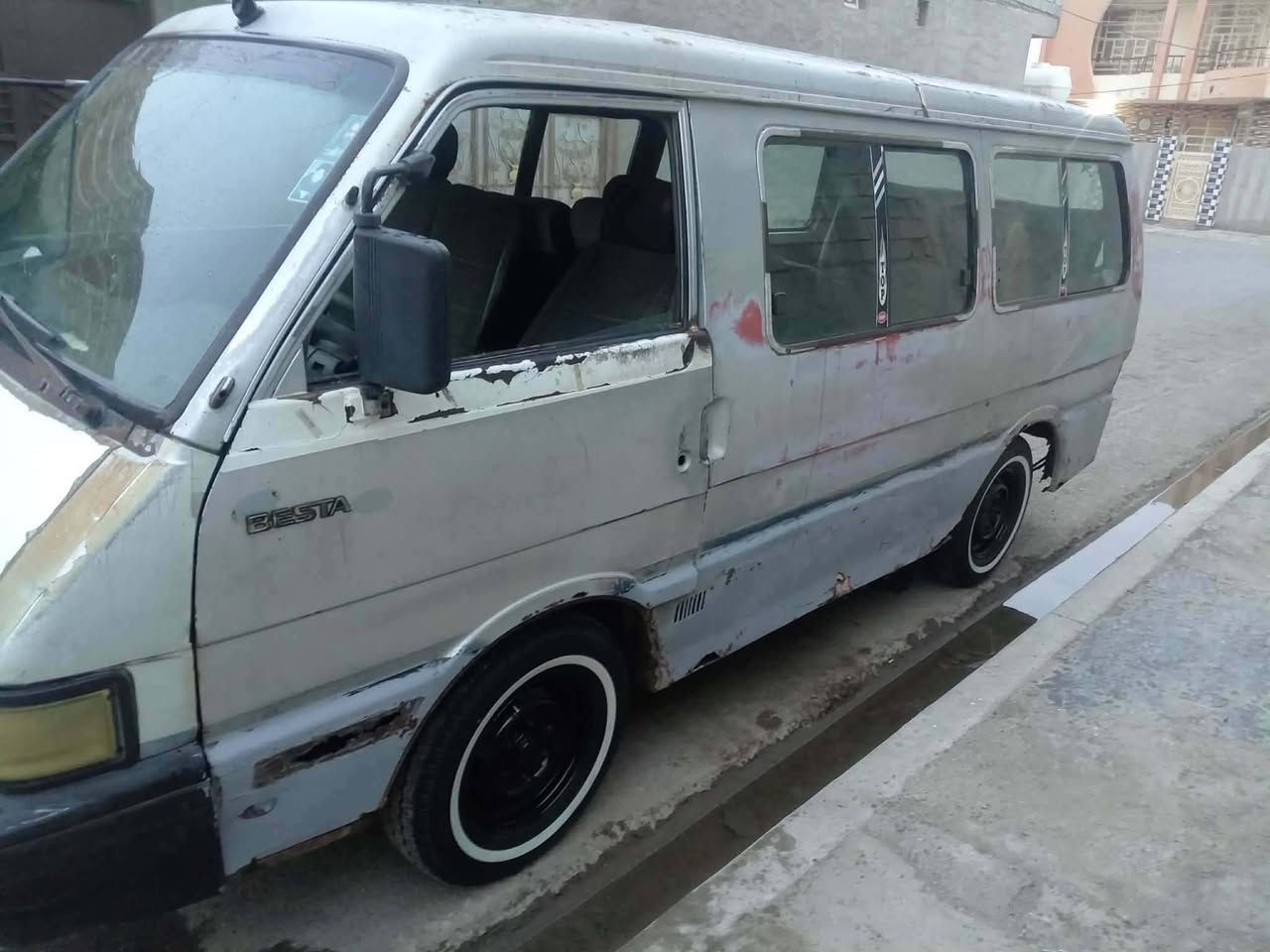 سلام عليكم ورحمة الله وبركاتة كيا بستا البيع موديل 1993سنويه صاقطه السعر 20وبيه مجال ***********
