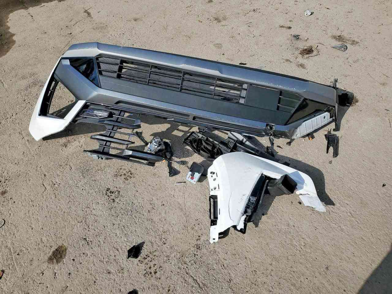 السلام عليكم
للبيع توكسان ٢٠٢٥ بانزين 

مكينه ٢٥٠٠ 

حادث موضح بالصور سطحي بدون شواصي تشتغل وتمشي السيارة 

فول السياره sel 

داخل ابيض 

فتحه 

رادارات 

اشاير مري 

عداد المشي اقل الالف زيرو ٩٠٤ ميل 

السياره بالمنطقه الحرة الاردن 

تريدها حرة او شهداء 

موجود مقطع فديو للسيارة داخل المعرض 

مراسلتي واتساب 

السعر ١٢٨ ورقه في الحرة

***********
