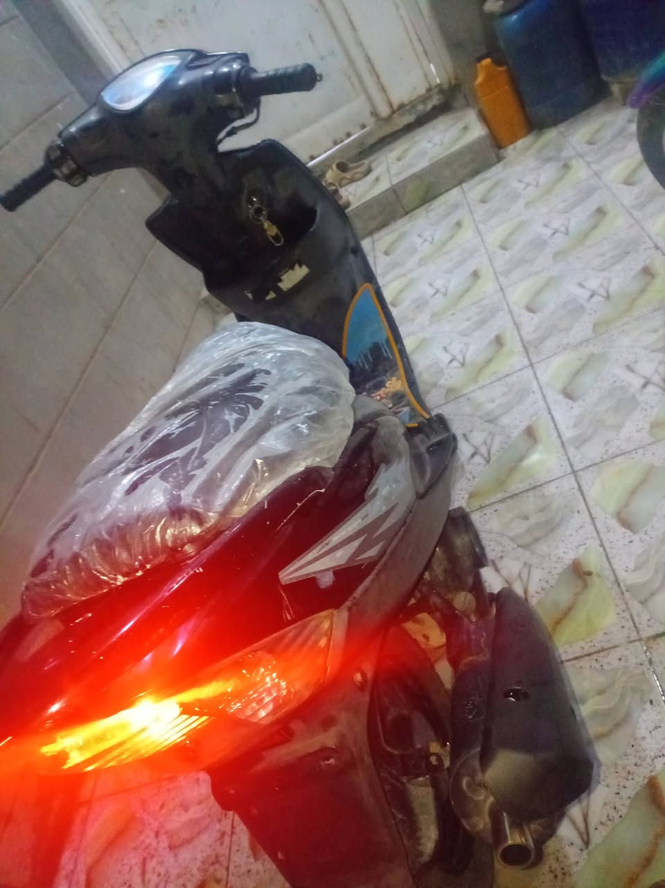 السلام عليكم حبايب دراجه ماكس عدله كفاله عامه حاويه بللديه مستعجل ع بيع سعره 700بيها مجال الشراي يتفضل خاص او يتصل ***********
