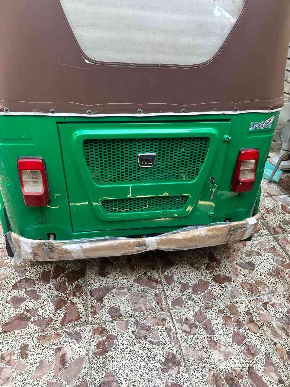 سلام عليكم تكتك موديل 2022/ شهر 9 تكتك حلوه مال جناي بيه تلحيضات 
رقمين نكليزي سنويه بسمي تحويل ثاني يوم تكتك بيهه تلحيضات بصيطه :السعر 9ملاين و 500 وبيهه مجال 
العنوان مشتل /شارع المدارس /كاع صلطان 
التصال فقط ***********
