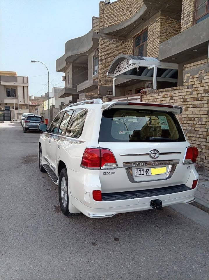 السلام عليكم لاندكروز موديل ٢٠١٤  شركه ساز         ٦ سلندر مكفوله من الصبغ بيها قطعتين تبديل ابلادي نفس اللون ماشيه ١٥٣  الف وقابله للزياده تخم تاير مكينه كير كفاله بصماتها عدد ٢ رقم بغداد انكليزي السياره جدا نظيفه السياره بالكوت وبغداد السعر المطلوب ٣٤٠$ ***********
