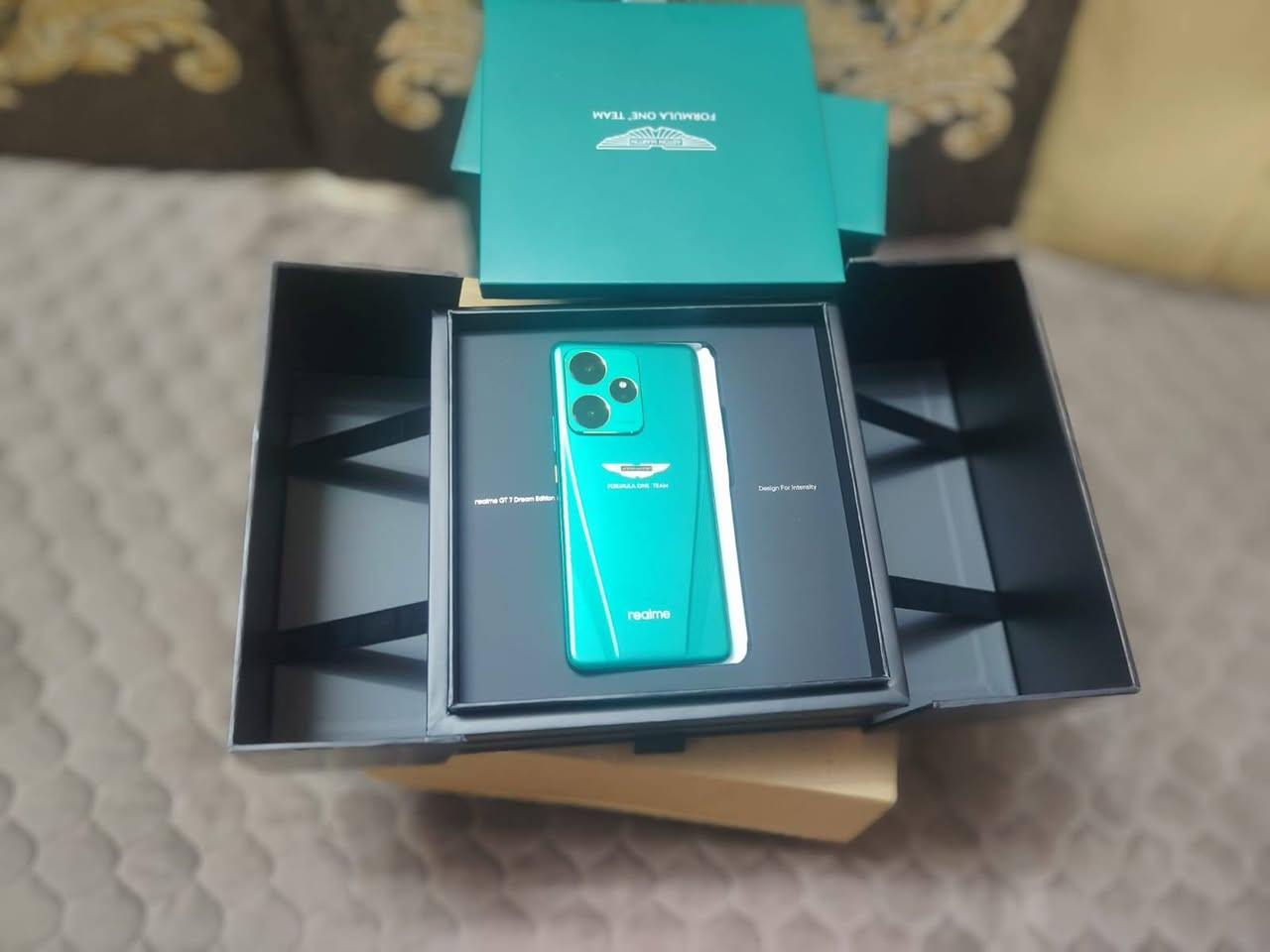 ريلمي جي تي 7 بطارية بسعة 7000 مللي أمبير وشحن سريع 120 واط، ومعالج Dimensity 9400 القوي، وشاشة LTPO AMOLED بحجم 6.78 بوصة ومعدل تحديث 120 هرتز. يتوفر الهاتف بذاكرة تصل لـ 16 جيجابايت رام و 512 جيجابايت تخزين، مع كاميرا خلفية أساسية بدقة 50 ميجابكسل، ويأتي بنظام أندرويد 15. جهاز نضيف السعر 750 وبي مجال . 
مكان كربلاء 
 ***********
