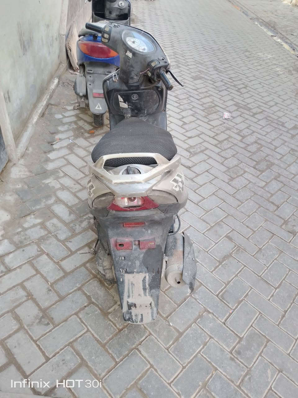 دراجه ماكس ثعلب للبيع دراجه حلوة كما موضح في الصورة نقصهه باتري وكلوبات ودراجه من  اشغلهه تشتغل وتطفه مرات مو دائما السعر 275وبيهه مجال هذا رقمي متواجد عل واتساب وراسلني وتدلل ***********
