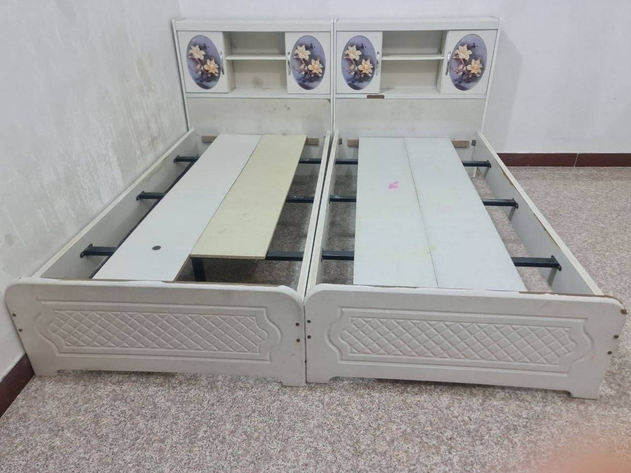 السلام عليكم
غرفة شبابيه .  250 الف
قنفات ثلاثيه عدد 2 .  250 الف
ميز دراسه للاطفال .  15 الف
***********
