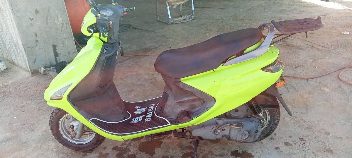 السلام عليكم
دراجه فراشه للبيع 

كهربائيات كامله سلف هندر تشتغل ضوء ازنون بك لايت 

تايرات جدد اشارات وبك لايت كرستال مضلل 

نظافه كدامك تجي وتفحص بعد بيها هواي غراض جديده قبق فلاوين، امرايات ، يدات ملاح كدامك تجي تفص وتدلل

السعر 550 وبيها مجال  موو شراي لا تجي 

مكان مشخاب 

رقم ***********
