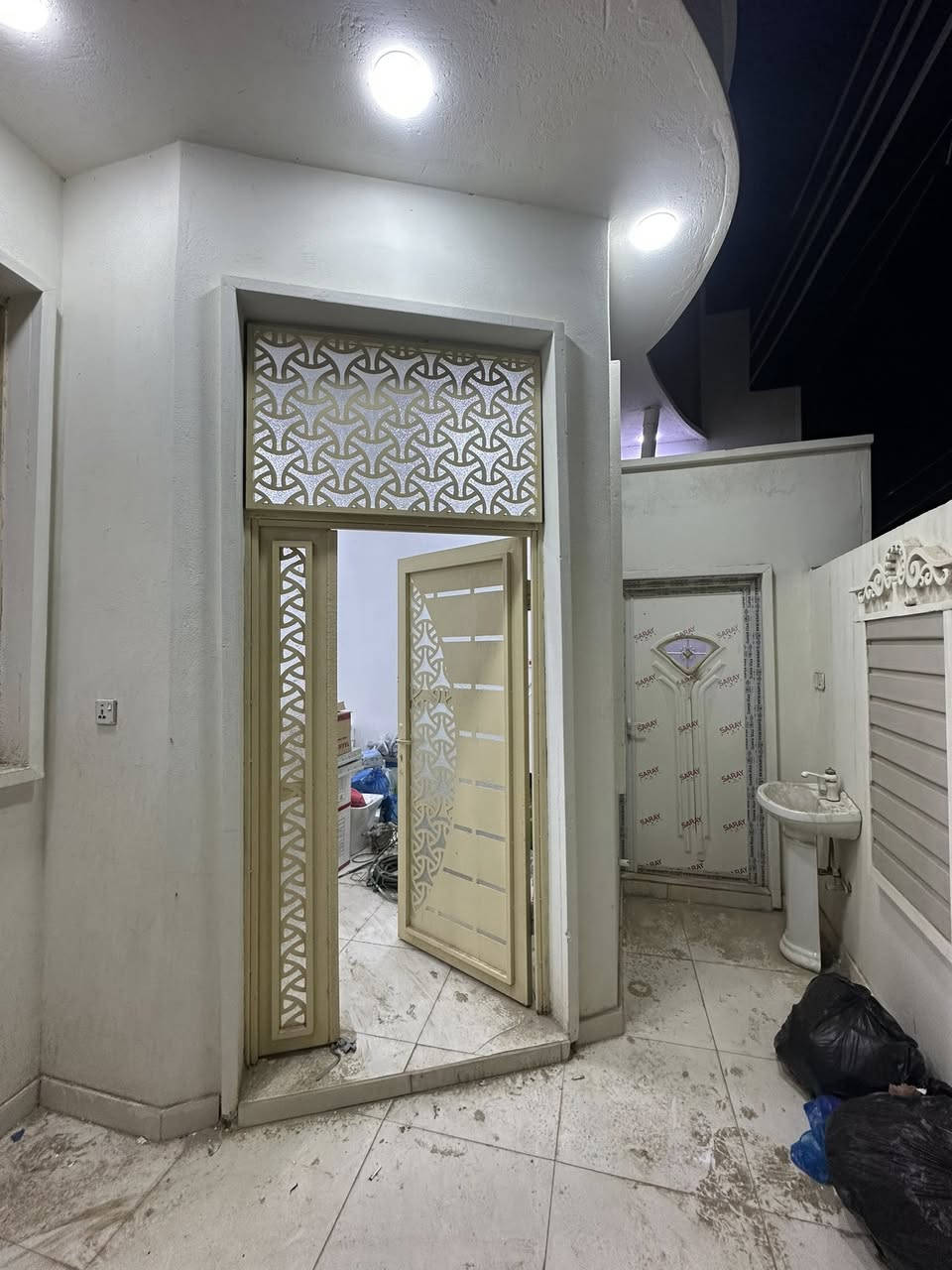 سلام عليكم دار 🏡للبيع طابو صرف بل سكان بل 4000 الف مساحه 120 متر بناء حديث طابوك صب كونكريت درجه أولى بناء غرفة وصاله ومطبخ ودونيه وصحيات وبيتونه ودرج وستار البيت على تبليط السعر والاستفسار  نصال على راقم 
وتساب متوفر 
***********
