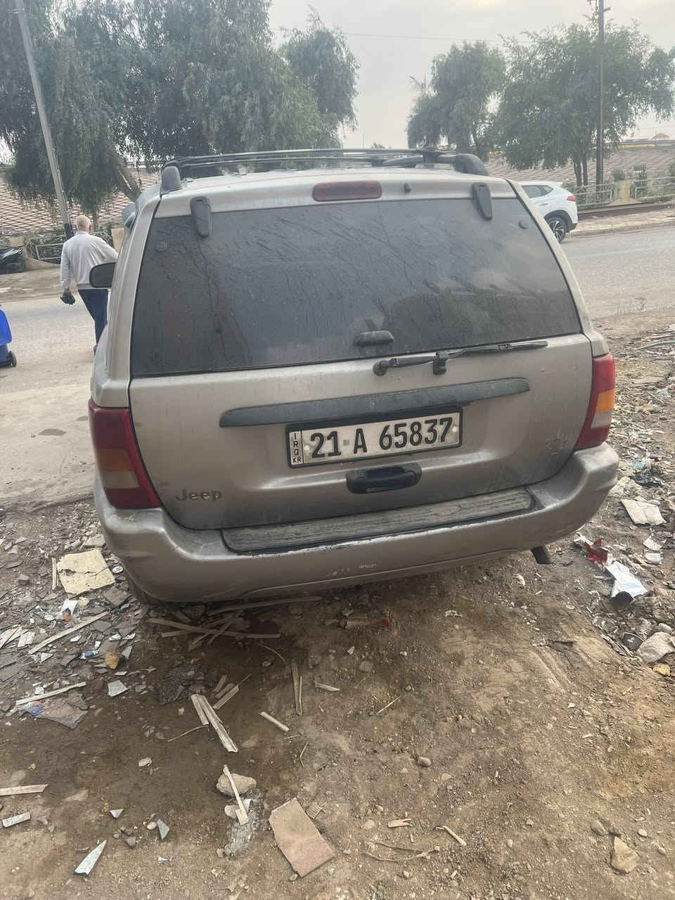 ‏سلام عليكم للبيع سيارة جيب شوكي موديل 2000 محرك ستة سلندر بلادي سيارة بلدية وقلم سليمانية إنجليزي مكان سيارة  ￼عمارة ميسان *********** السعر 75 وفيها مجال
