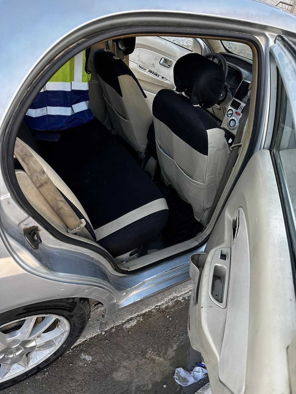 شيري فلاوين 2011
كوبون بيها كاملة كير وممكينه شرط
السيارة ولا قطعة صبغ 
تبريد شغال وامانه ثلج 
تخم تايرات 
جديد 
قفل مركزي شاشة فول 
محرك 15 
34$
***********
