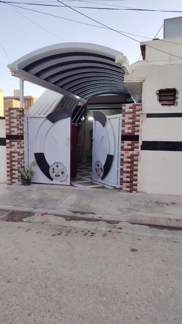 على بركة الله
يتوفر بيت ١٠٨ متر ملك صرف للبيع
الموقع الطاقة
خدمات متكاملة
البيت يحتوي على:
طارمة
استقبال
مطبخ
غرفتين نوم
مجمعين صحيات.

للاستفسار أكثر زورونا في مكتب حسن صدام للاستثمار والتطوير العقاري الواقع في شارع الصمود مقابل بوابة حي العباس النموذجي او الاتصال على الأرقام التالية:
***********
***********
