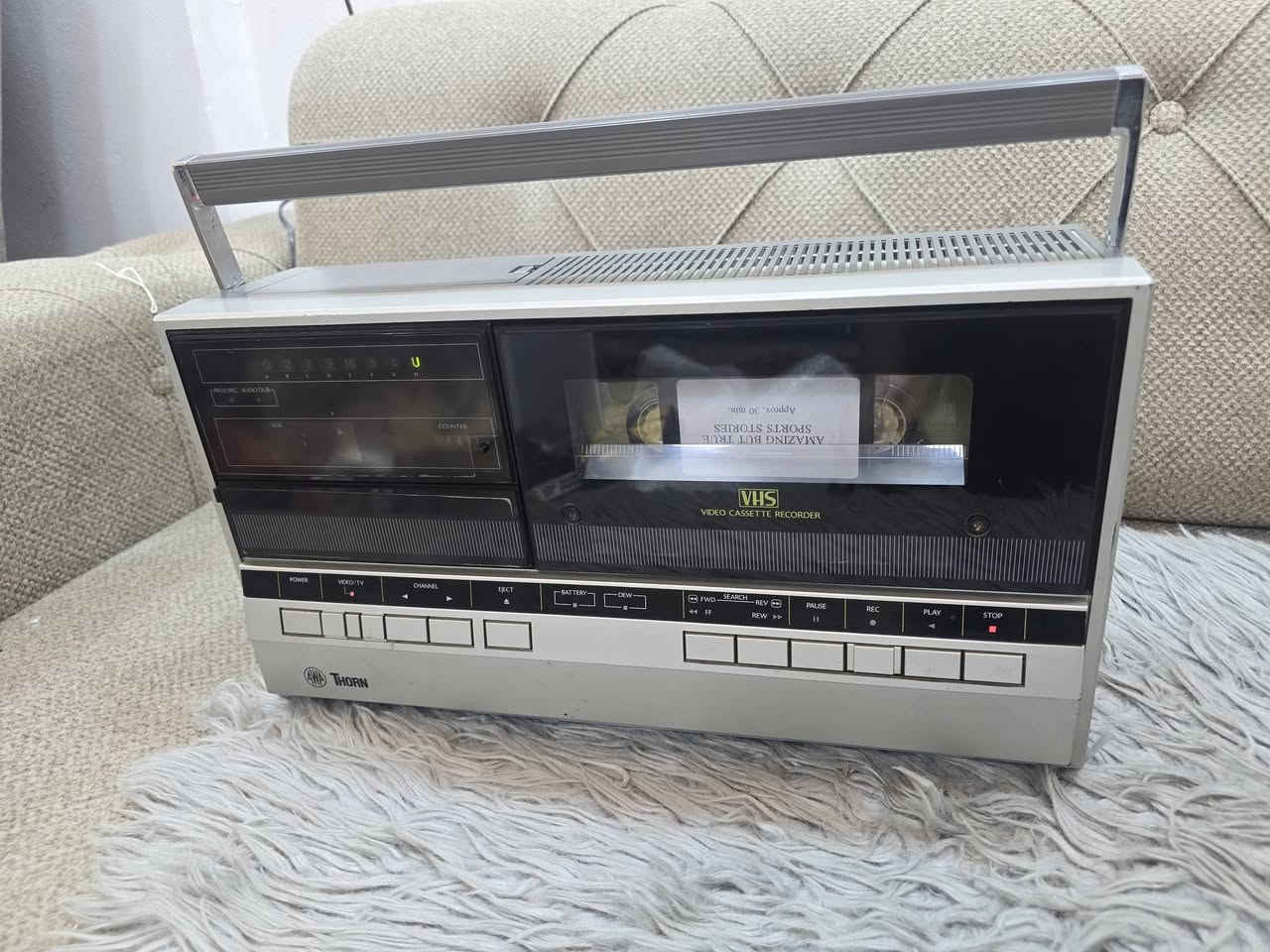 جهاز. فيديو كاسيت. ياباني. اصلي. من نوادر. جهاز. نظافته. 95  شغال كهرباء. 220. يشغل كل انظمه. السعر. 250$مكان سماوه ***********
