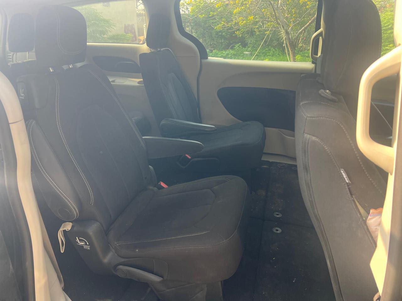 كرايزلر فويجر LX 2023
السيارة بدون رقم تترقم جميع المحافظات عدا الاقليم
السيارة بحالة جيدة جداً 
مناسبة للعائلة والاستخدام اليومي.
المواصفات:
 • محرك 6 سلندر
 • ناقل حركة أوتوماتيك
 • شاشة وسطية + نظام ترفيه
 • أنظمة أمان (ABS – Airbags – Traction Control)
 • مساحة داخلية واسعة + مقاعد مريحة
 • صرفية وقود جيدة مقارنة بالحجم
الحالة:
 • ✅ السيارة تعمل وتسير بشكل طبيعي
 • ✅ تم التعرض إلى حادث سابق وتم تصليحه بالكامل
 • لا يوجد أي مشاكل ميكانيكية حالياً
 • جاهزة للفحص والاختبار
رقم الشاصي
2C4RC1CG2PR615789
📍 الموقع: البصرة قضاء المدينة
💰 السعر: 168 ورقة
للاستفسار أو المعاينة يرجى التواصل على الرقم
0770 733 5334
