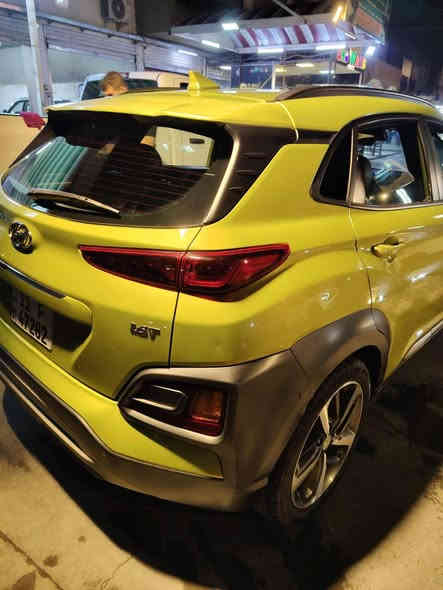 السلام عليكم سياره كونا للبيع 2019 ماشيه 65 سياره حلو ونضيفه وارد امريكي فول سياره بصمه فتحه بل سكف رادار مانع نزلاق بيه قطعتين جملغ وشويه من البنيد صور حادث بل منشور مكاني بغداد شهداء البياع السعر 137وبيه مجال بسيط الرقم ***********
