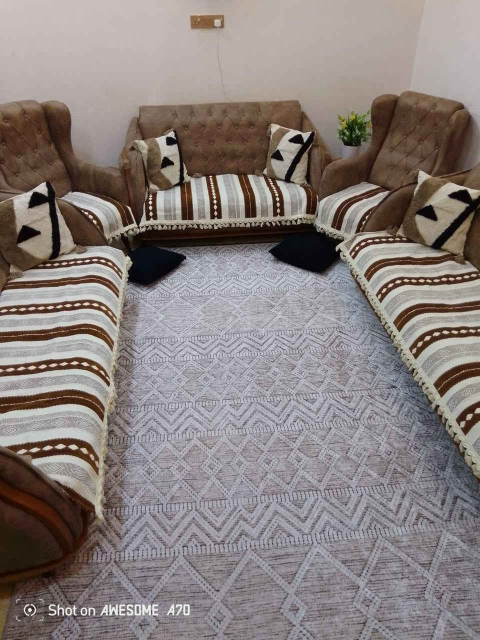 كاونتر. خشب تركي اصلي نظيف.عمل يدوي.  سعره خذته) والله العظيم ،٣ ملاين.   رايده مليون. و٢٥٠)
  
(قنفات خشب قوي صاج. جلد )


**إذا كنت صاحب هذا الإعلان وتريد حذفه لأي سبب، رجاءا أرسل رسالة إلى الدعم الفني**