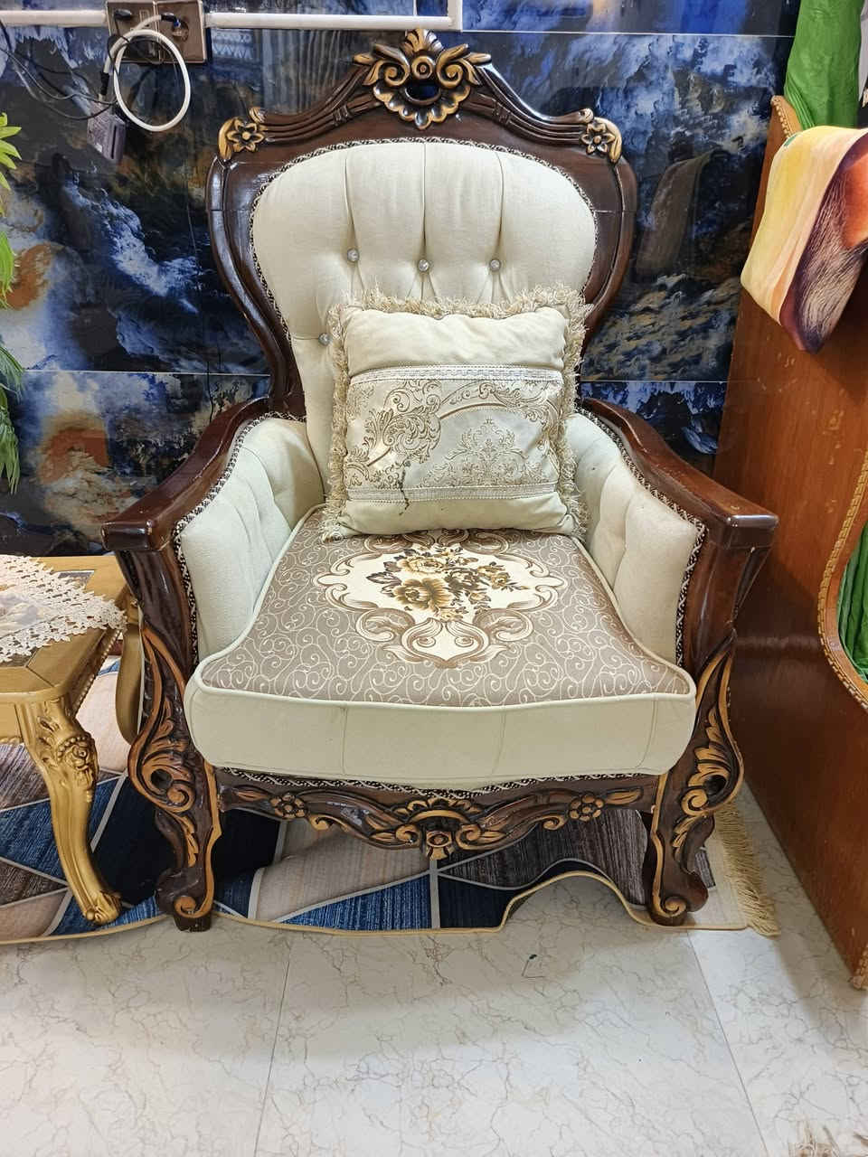 تخم ملكي كلش نظيف سعره٤٠٠
٦قطع


**إذا كنت صاحب هذا الإعلان وتريد حذفه لأي سبب، رجاءا أرسل رسالة إلى الدعم الفني**