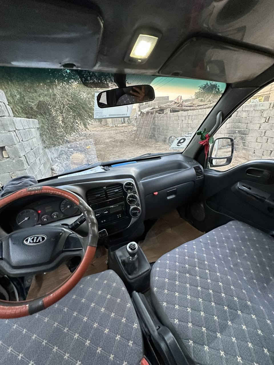 سلام عليكم سياره كيه براد مديل 2013 سياره جاهزه من كلشي سياره  خير من الله سعر ١٢٥ وبي مجال   مكان حله تصال عل رقم ***********
