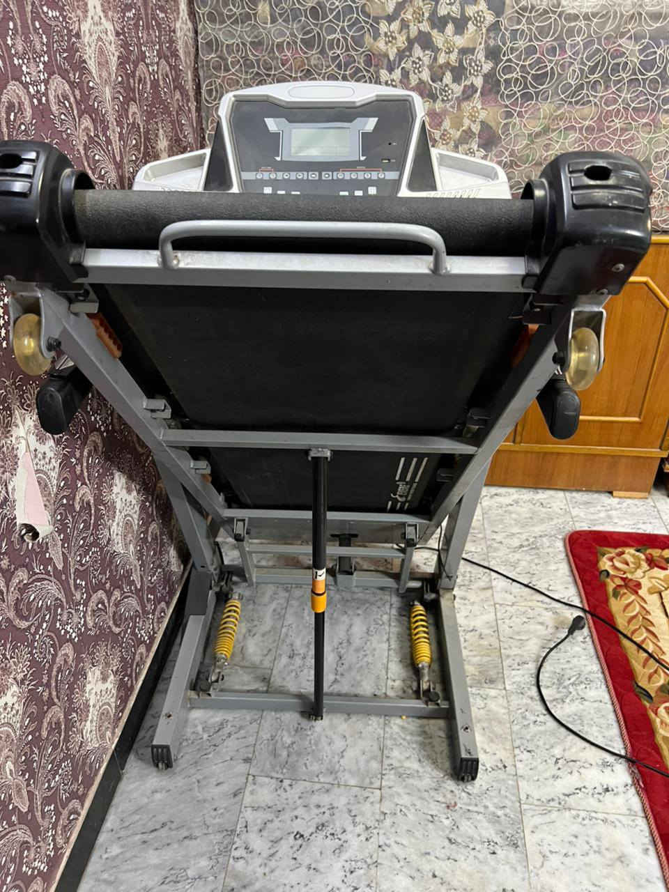 للبيع مشاية كهربائية (Treadmill) منزلية بحالة ممتازة 🔥

✅ شاشة ديجيتال تعرض:

- السرعة
- الوقت
- المسافة
- السعرات الحرارية

✅ برامج رياضية متعددة
✅ تحكم بالسرعة
✅ مفتاح أمان
✅ مناسبة للمشي والركض المنزلي
✅ شغالة بدون مشاكل

🎁 وياها جهاز هزاز للبطن والجسم يساعد على شد الجسم وتحفيز الحركة

السرعة تقريباً من 1 إلى 18كم/س
تتحمل تقريباً لحد 100-180كغم

💰 السعر: 300 ألف دينار

📞 للتواصل:
***********
***********
