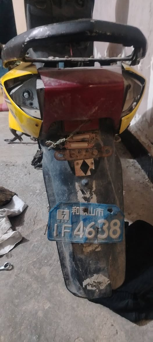 السلام عليكم
شاصي سكنس نثيه كامل من كلشي كهربائيات كلها شغاله وعقل
 نقصه بس مكينه
وعندي كابريترات العدد 4 بيهن 2 بلاديات واحد ما مصوره  
وكتف شحن بلادي
وفاكيوم
وبنز بريك خلفي
قيم واخذ بل يرضي الله رقمي *********** واتساب فقط مكاني بغداد الحبيبيه
