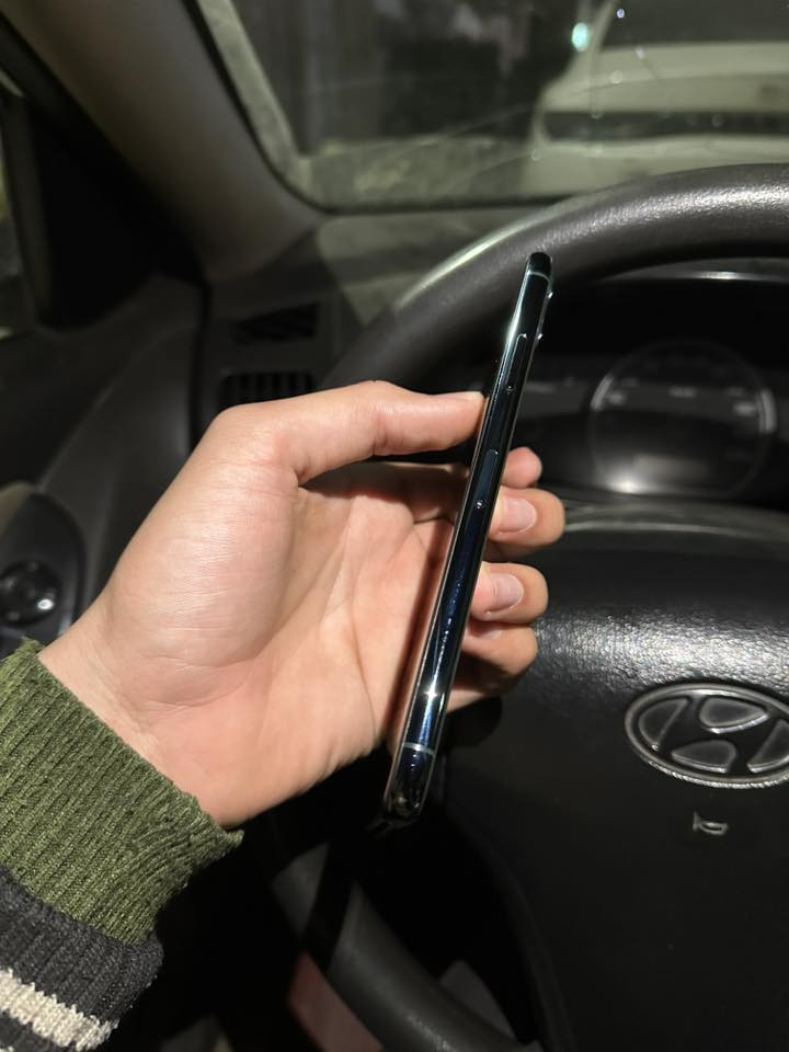 السلام عليكم للبيع ايفون 11 برو ماكس ذاكرة 512 بطاريه 76 شاشه مفطوره  جهاز تضيف مابي اي خلل  عل فحصل امبدل بطاريه فقط اصليه  
مكاني بغداد ***********
سعر 350 بي مجال
