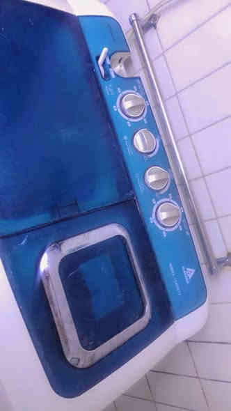 غسالة ١٢ قدم شركة الحافظ 
الساحة ١٣٠١
رقم التواصل /
***********
