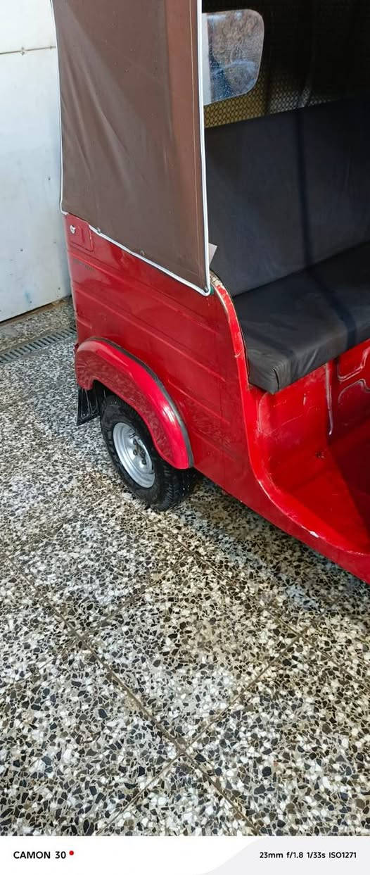 السلام عليكم تكتك موديل 2018 للبيع السعر ب5 الألوان بغداد حي البتول شارع مصتوصف الشهيد حمزه المطيري الرقم ***********
