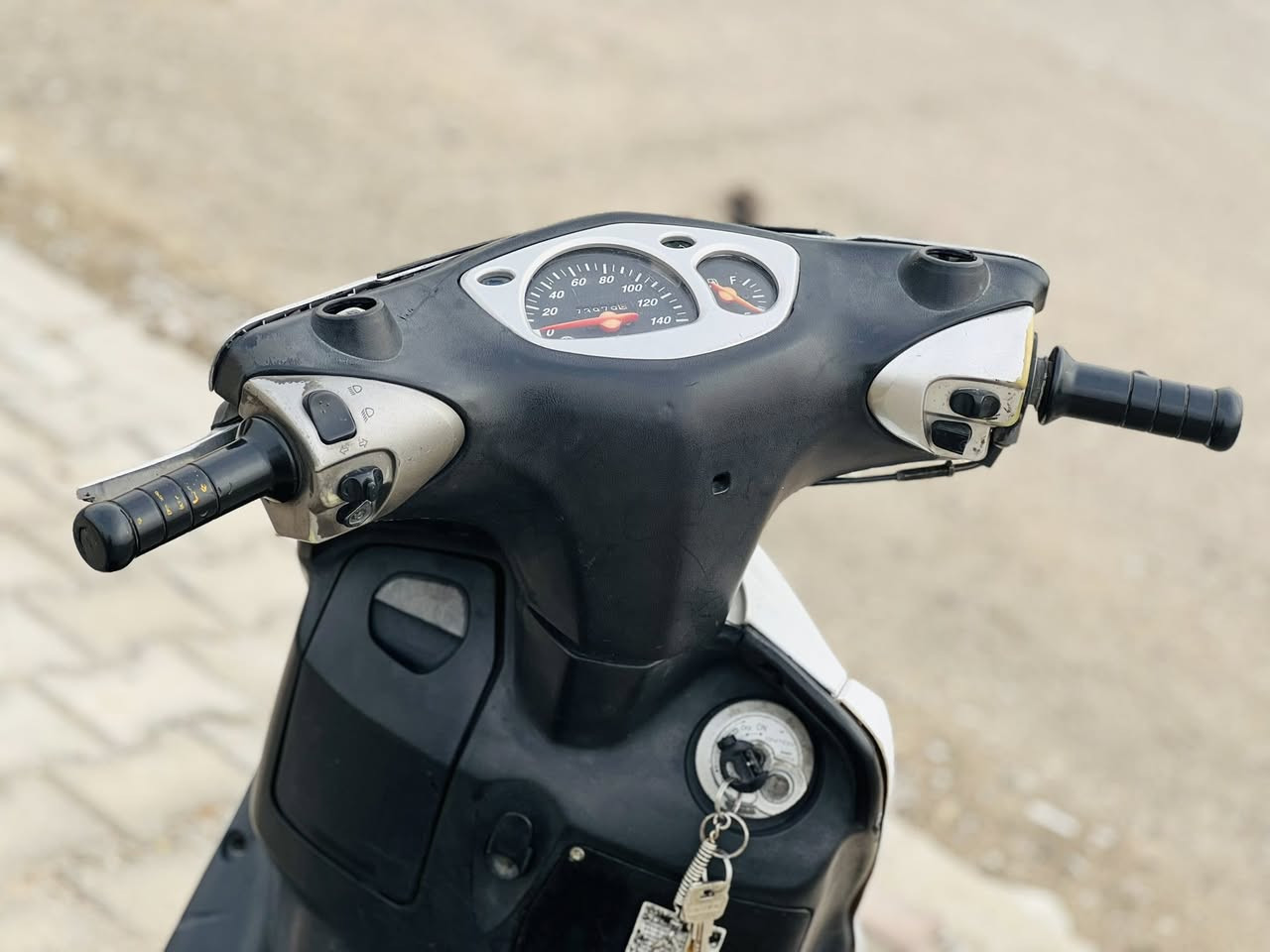 سلام عليكم دراجة ماكس عدلة للبيع محرك مفتوح تجفيف جديد الدراجة كاملة مانقصة اي شي كبل للشارع المكان بغداد المحمودية النتصال على *********** السعر 375 وبيه مجال قليل
