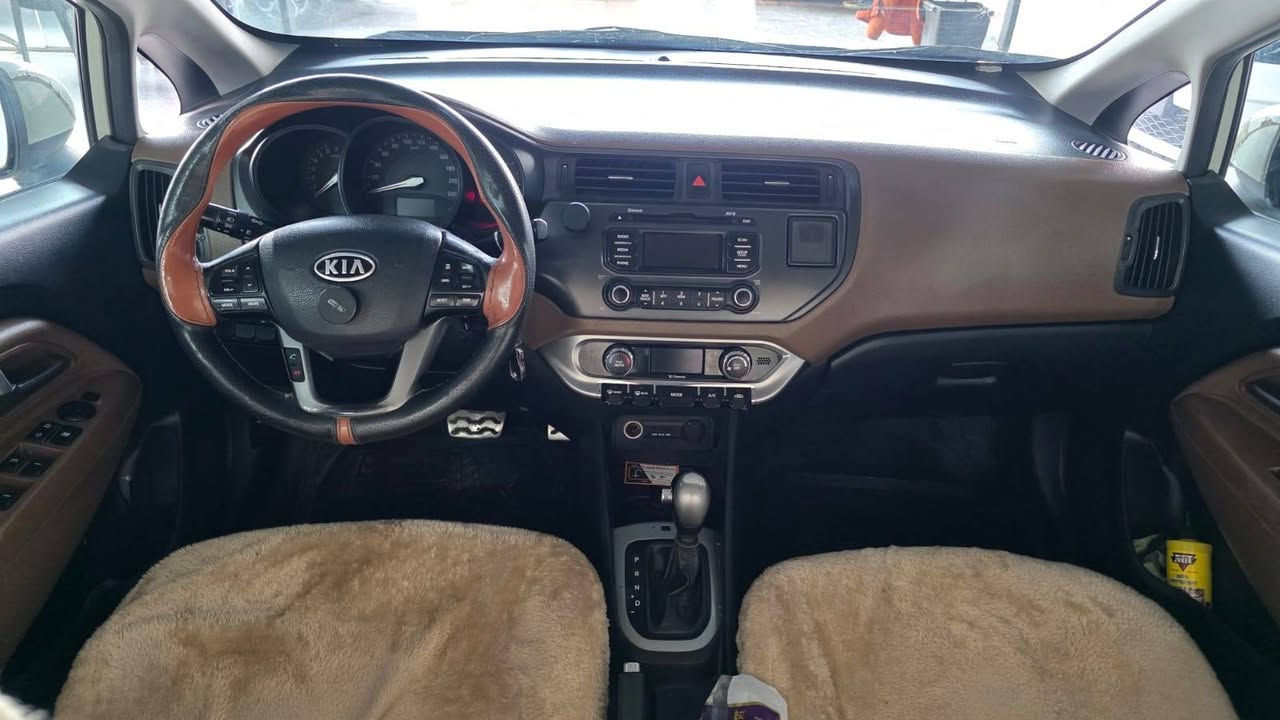 کیا ڕیۆ    Kia Rio 2012
مواصفات دەبڵ ئێرباگ.ABS.حساس.
تەنیا ٣ پارچەی بۆیاغە. بێ ژوورێ.
سعر 76 ورقة  موبایل: *********** أربيل, العراق
