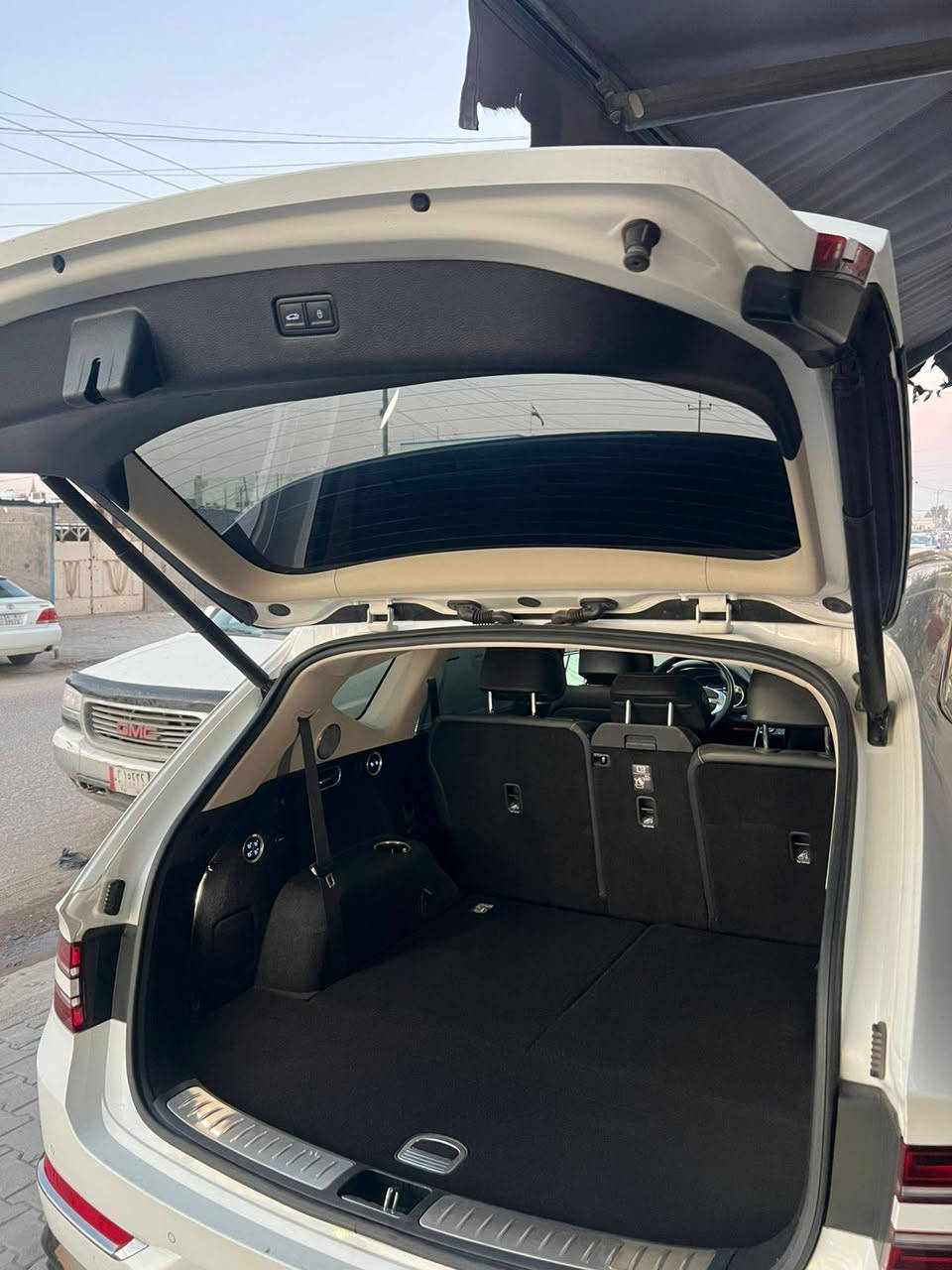 السلام عليكم سيارة جنيسيس GV80للبيع
رقم انكليزي
بدون حادث فقط غرق جوة الكشنات مالايحات السيارة
السعر 3شدات و 90ورقه
الاستفسار واتساب 
***********
***********
محرك توين تيربو 
مواصفات السيارة برستج فول فول مواصفات
كشنات كهربائيه السائق و الراكب
حساسات خلفيه 
كامرة اماميه وبل مرايات الصفح وكامرة خلفيه
كير 8نمر 
ستيرن كهربائي
