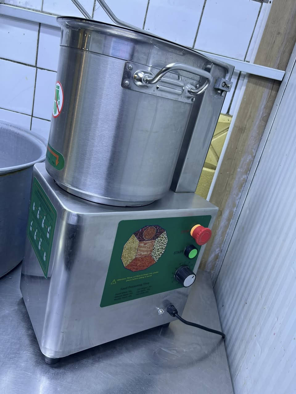 ‏للبيع العنوان بغداد جديدة شارع المسبح رقم ***********
