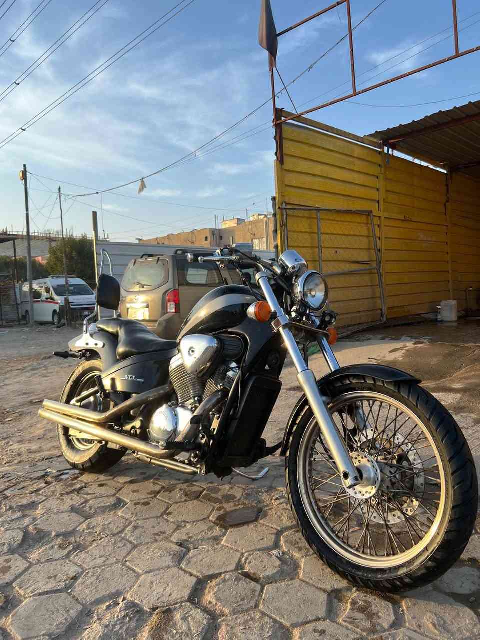 سلام عليكم شباب 
دراجه هارلي ستد 400 لون اسود ملكي 
دراجه خير من لله لكل شغاله كهربائياته 
دراجه بر غي مامفتوح من لمكينه 
دراجه كفاله عامه لمكان شعله مامتواجد عل فيس فقط واتساب ورصيد رقم لهاتف *********** 
السعر مليون 650
