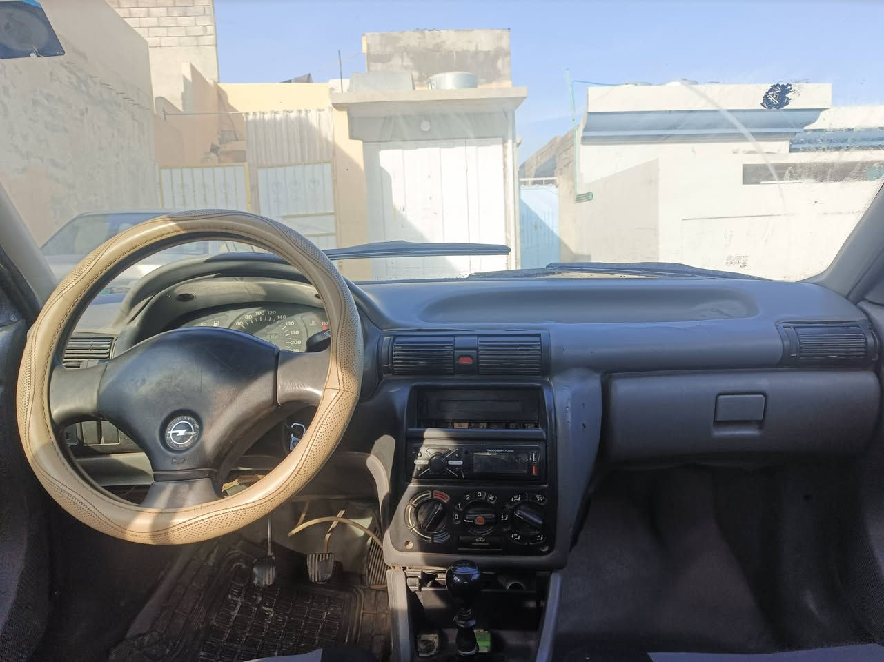 استرا
موديل 93 صبغ بس الدوير 
ستيرن بور محرك شرط 
السعر 34
رقم الموبايل 
***********
