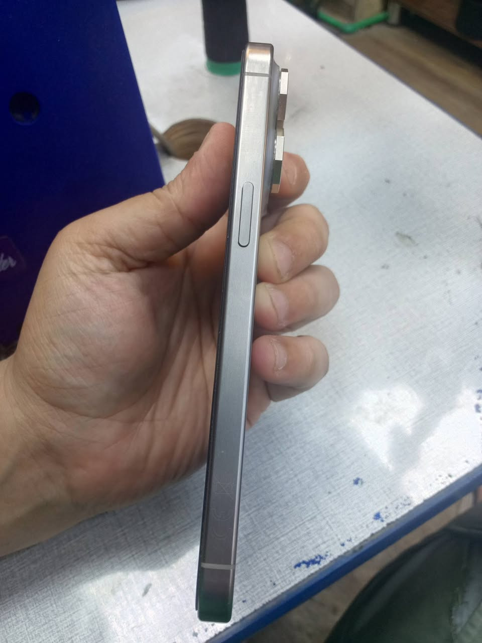 ايفون ١٥ برو ماكس ٢٥٦ شرق اوسط نضافته ١٠٠٪ جهاز جديد مكاني بغداد الجديده شارع المسبح قفلله بمليون و١٠٠ جهاز شخط مابي رقمي *********** وياه بس كيبلل شحن كارتونته ضايعه
