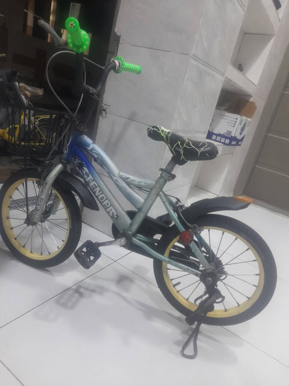 السلام عليكم 
متاح باسكل حجم ١٦ أوربي نوعية ممتازة كامل من كلشي اي نقص مابي ٣٥ الف وباسكل ثلاث تايرات السعر ١٥ بعقوبة التحرير 
***********
