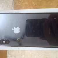 آيفون X • ذاكرة ٦٤ • بحاجه بطارية