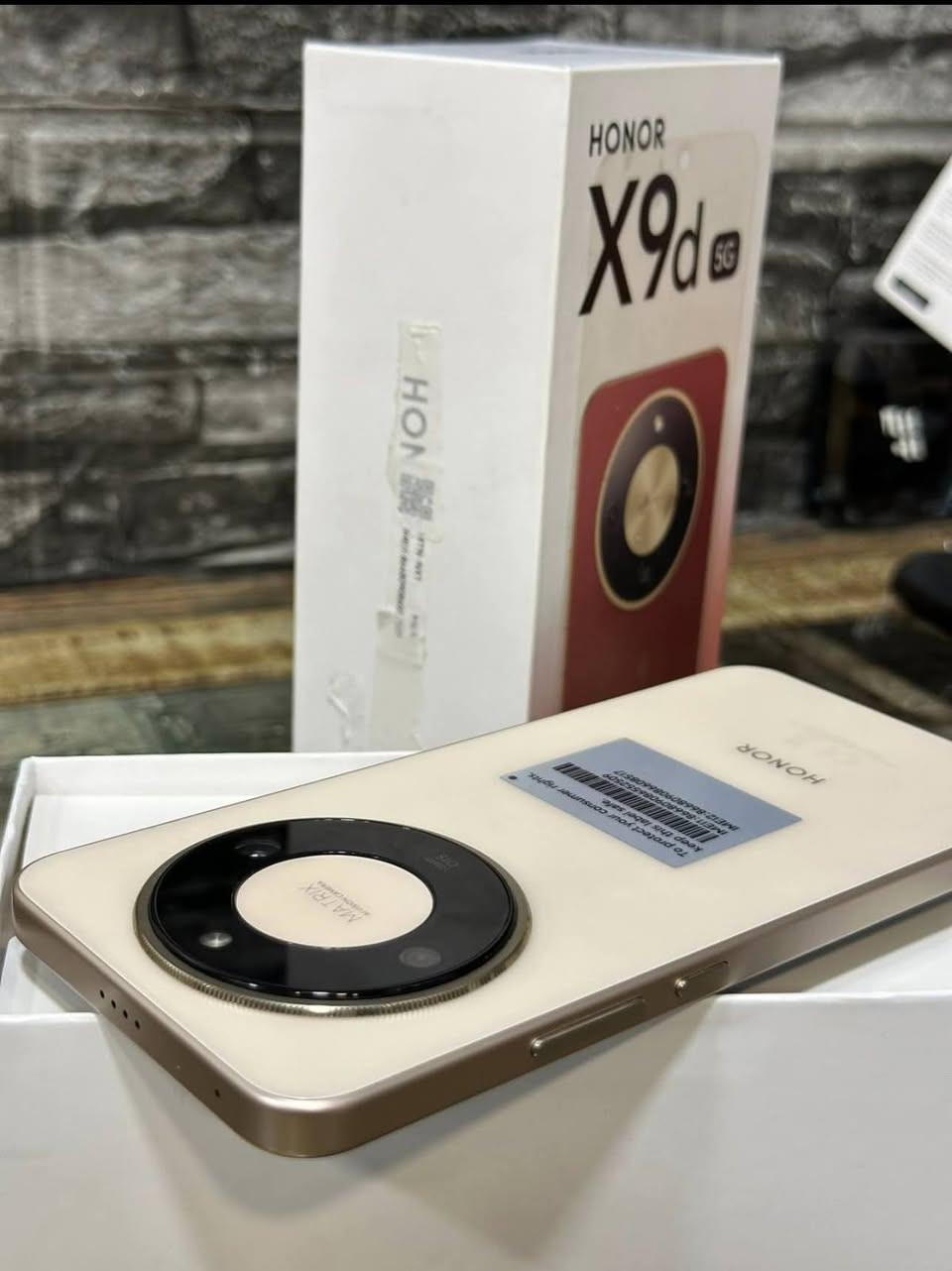 جهاز هونر X9d نسخه ال 5g النسخه العالميه الجهاز ماصارله ثلاثه ايام من ماخذه           ذاكره الجهاز 256 العشوائيه 24                                                    الجهاز يدعم الشريحتين                                       يشغل لعبه البوبجي 120 فريم الجهاز كلش قوي       سعره 350 الف مكاني بغداد الحسينيه مال راشديه   رقم الهاتف : ***********
