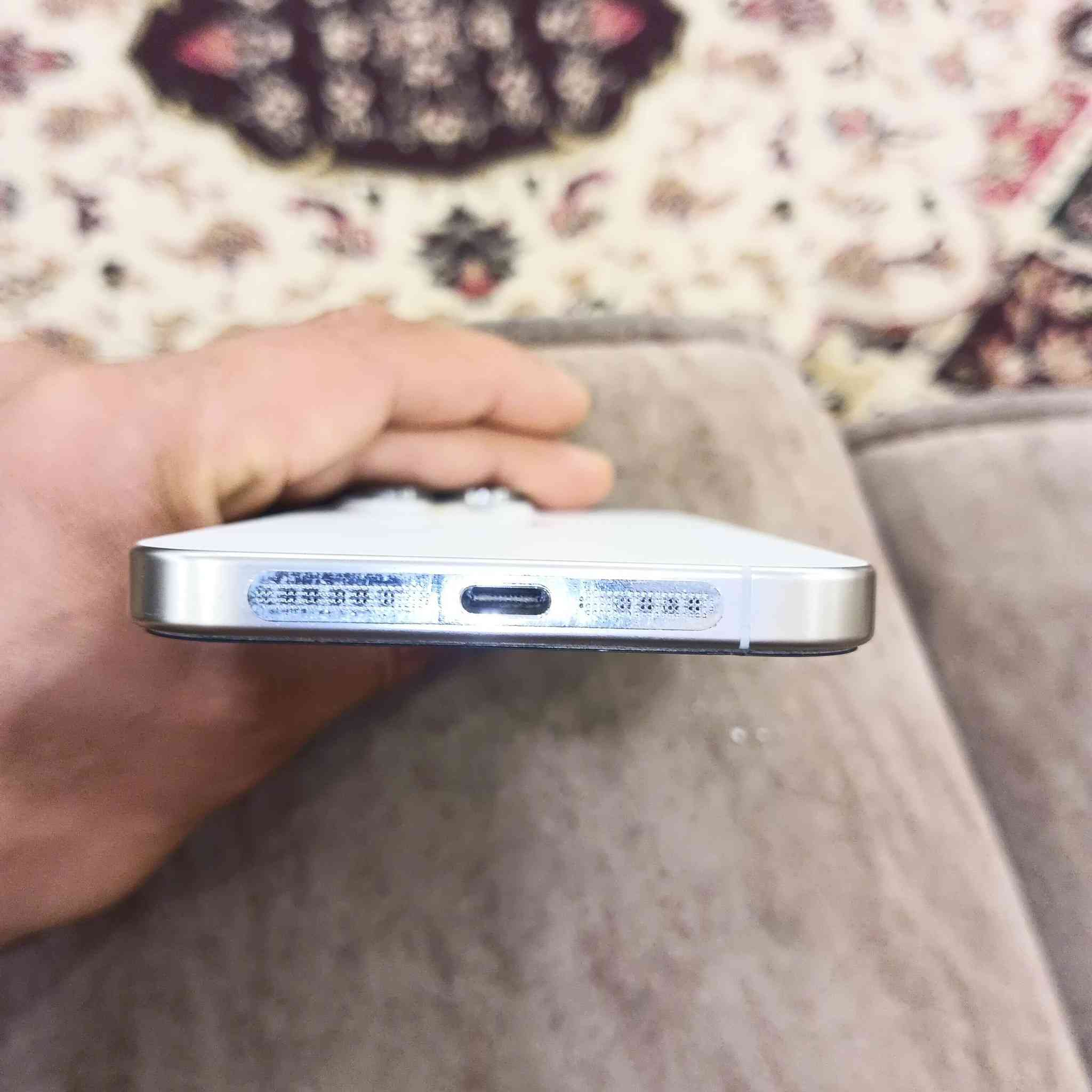 15 برو ماكس ذاكرة 512 بطارية 100 جهاز جديد استخدام قليل شخط مابي السعر 1250 او مراوس بأيفون 17 برو ماكس برتقالي والفرق نقد مكان بغداد البلديات 
***********
