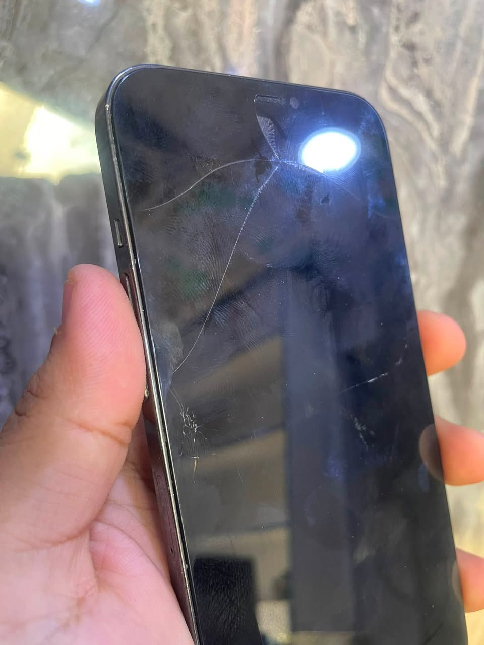 السلام عليكم 
أيفون 12 برو ماكس ذاكره 128 بطاريه 78 شرق أوسط نموذج m مبدل شاشه وبيه فطور مثل ما موضح حاليا بسببه وكف فيس أيدي تلفون كلش يخبل وبحاله ممتازه أستخدام شخصي السعر 300 بي مجال هم عنواني بغداد المحموديه ***********
