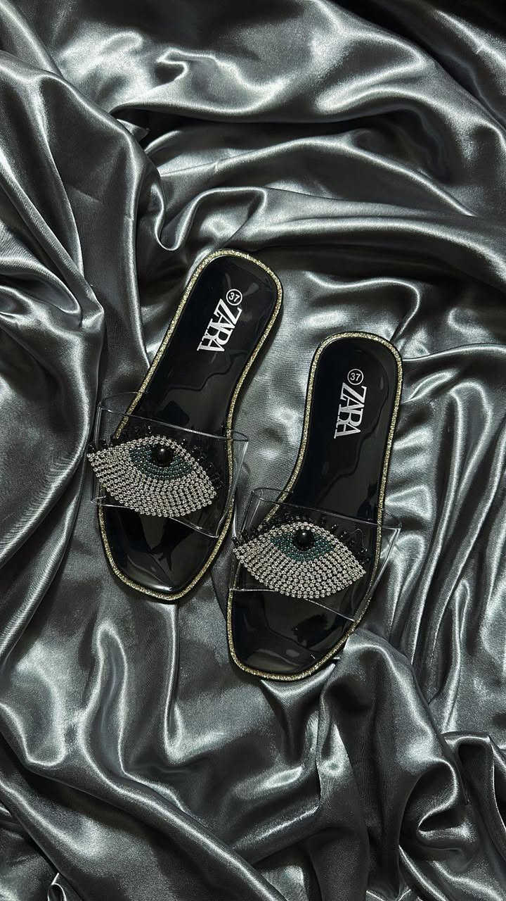 ✨ أحلى موديلات الكعب والفلات والسبورت وصلت ✨
ستايلات ناعمة وفخمة تناسب كل الإطلالات 👠👟
ألوان ترند وموديلات مريحة بجودة مرتبة
دللي طلتج بأحدث التصاميم والأسعار المناسبة 💕 روز ستور


**إذا كنت صاحب هذا الإعلان وتريد حذفه لأي سبب، رجاءا أرسل رسالة إلى الدعم الفني**