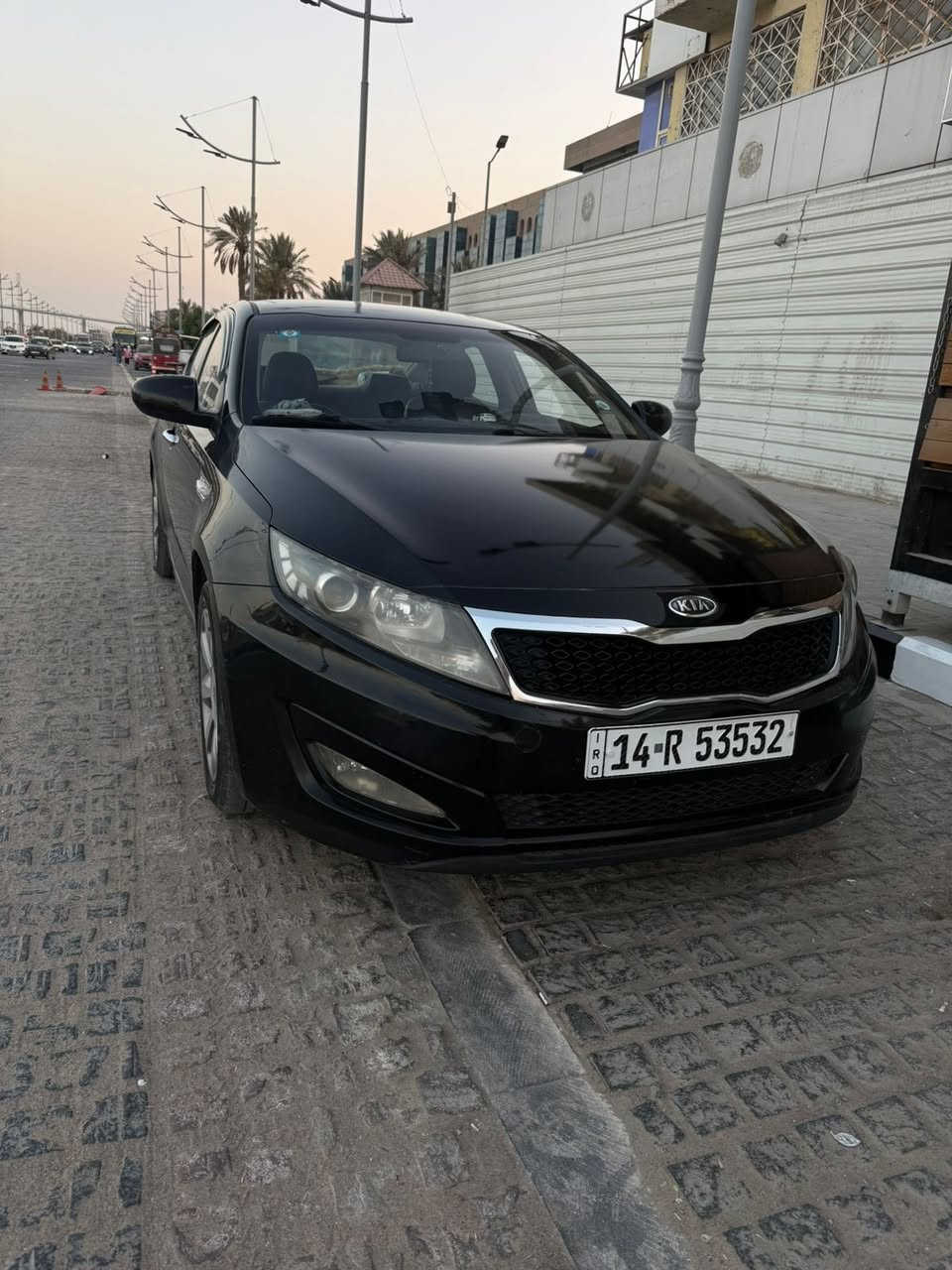 اوبتيما 2011 وارد كوري ما مكفوله من صبغ بدون حادث ...بيه طخه بسيطه ب جاملغ الامامي و خلفي 
و اثر جراد على بنيد و القمارة بس حاطلة لاصق ما مبين لاصق نهائيا و بيه جراد ع صندوك بس ما حاطلة لاصق لانه خفيف سيارة بأسمي تحويل ثاني يوم ***********
