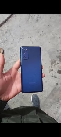 سامسونج S20 FE 5G • ١٢٨ • ضربة بالظهر