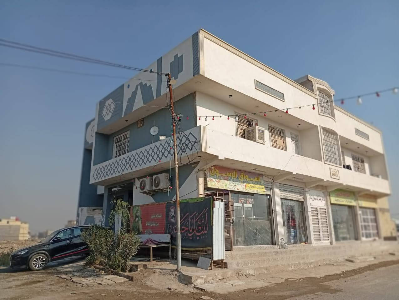 للبيع بناية مساحة ٢٥٠م ركن على شارعين وصايره على شارع تجاري عنوانها الصابيات شارع الاعمدة خلف معمل الاسفنج
بيها شقق ثنين مؤجرات وبيها محلات ٤
وبيت كامل طابقين 
السعر 550 مليون قابل للتفاوض
للاستفسار اكثر 
***********
***********
