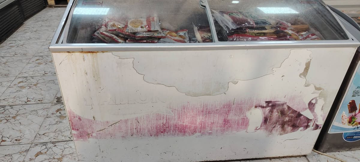 السلام عليكم مجمده عدد ٢ للبيع مكاني محموديه السعر وحده ب ٣٠٠ وبيها مجال والثانيه ب ٢٠٠ وبيها مجال تلفوني *********** والكورك ***********
