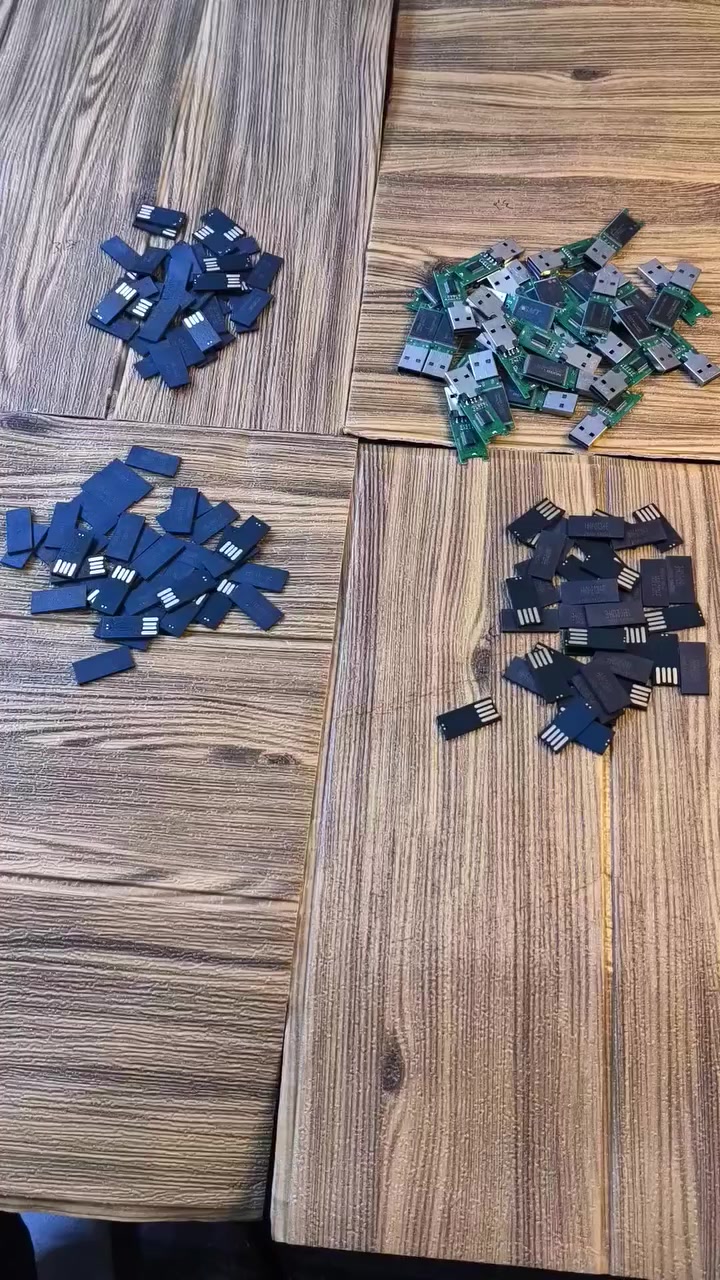 فلاشات
8G العدد 34
16G العدد 36
32G العدد 37
64G العدد 38
المجموع 145
مفرد على الف اقل طلب 25 قطعة 
شلعة قطعة على 500 دينار


**إذا كنت صاحب هذا الإعلان وتريد حذفه لأي سبب، رجاءا أرسل رسالة إلى الدعم الفني**