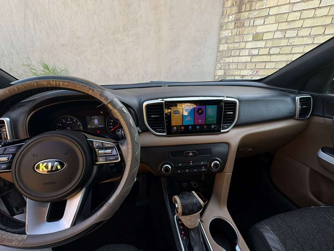 للبيع

كيا سبورتج موديل 2020 
اللون ابيض
الممشى: 73,000 كم

محرك 2000 سي سي
كشنات جلد
تحكم ستيرن
تبريد قطعتين 
باقي المواصفات الخليجية كاملة

السيارة نظيفة جدًا، استخدام شخصي
بدون صبغ أو تصليح، فحص جاهز ✔️
جاهزة من كل شيء وما تحتاج أي مصروف

السعر: 22,000$

للتواصل: ***********
متوفر واتساب / بغداد
